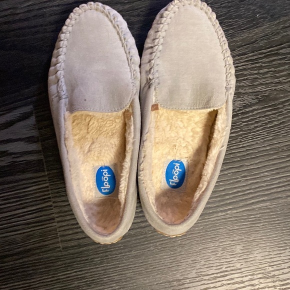 floopie Shoes - 🍍FLOOPI SLIPPERS🍍size 9🍍I-2